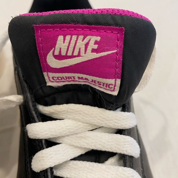 Nike Women's Black and White Sneakers with Pink Accents - Picture 7 of 7